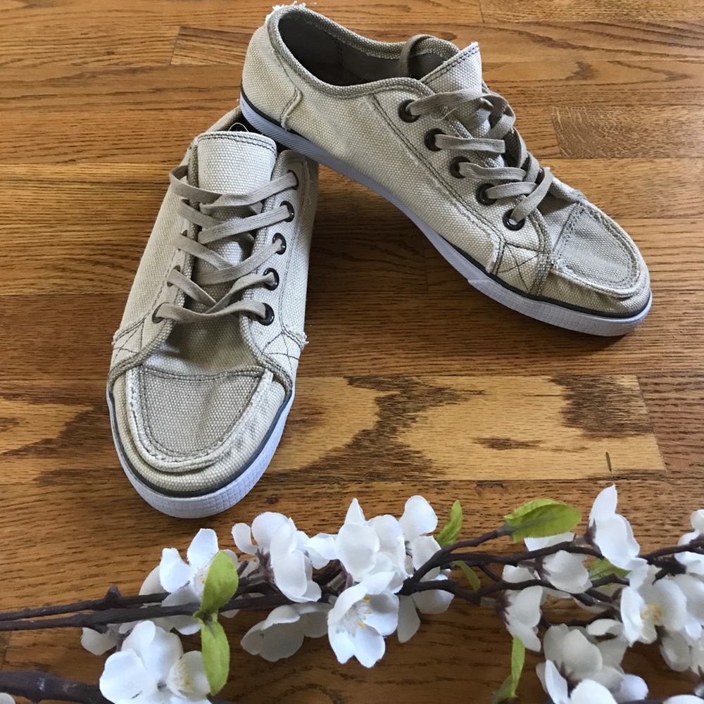 Sanuk yoga mat canvas tie up sneakers size 8 NWOT